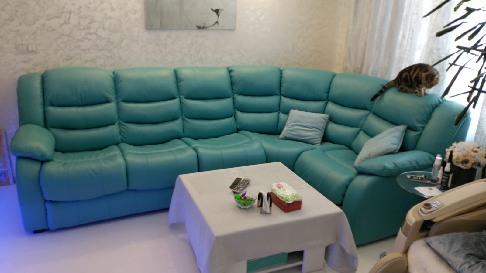 Перетяжка дивана на дому. Белоомут